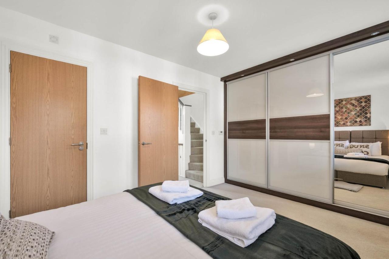 Foxherne 5Bdr 3Ba Serviced House With Parking - Slough By 360Stays Eksteriør bilde