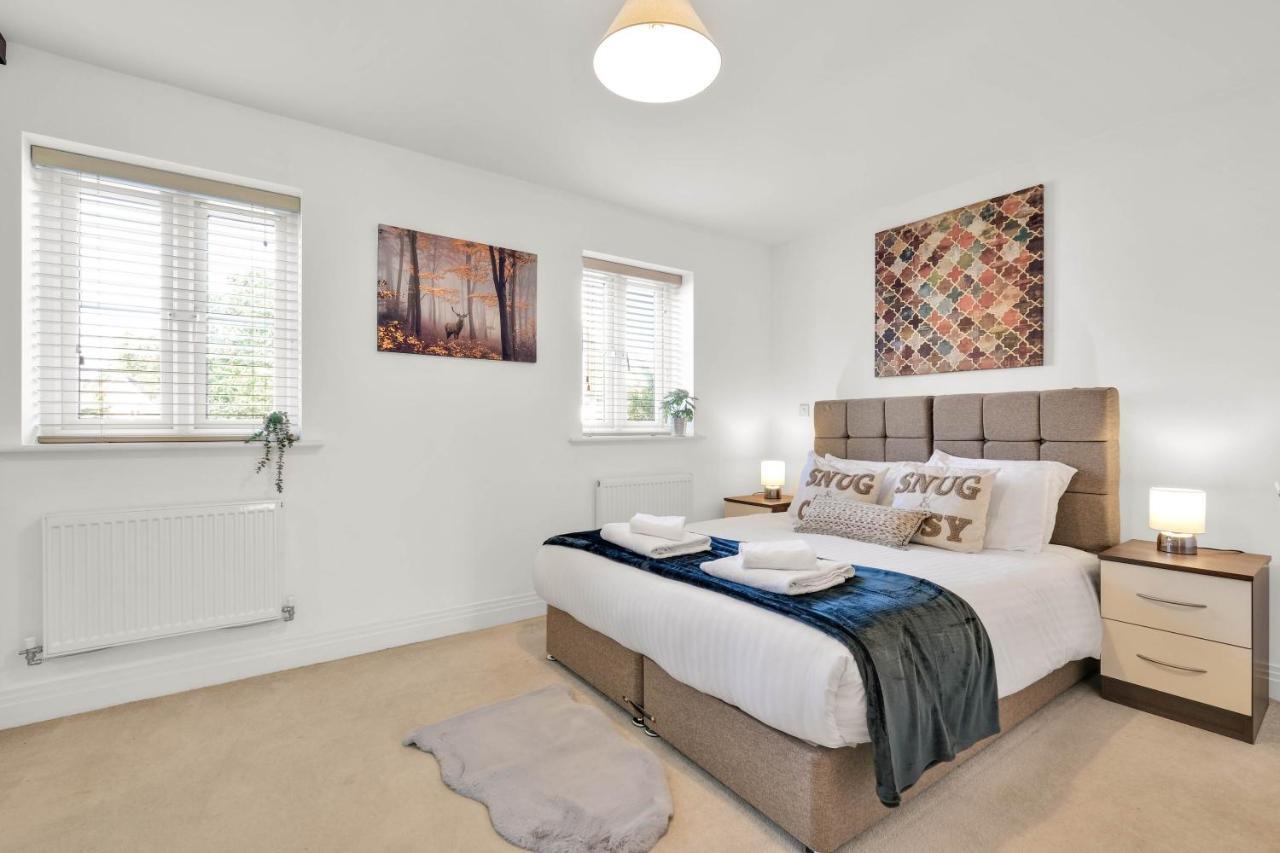 Foxherne 5Bdr 3Ba Serviced House With Parking - Slough By 360Stays Eksteriør bilde