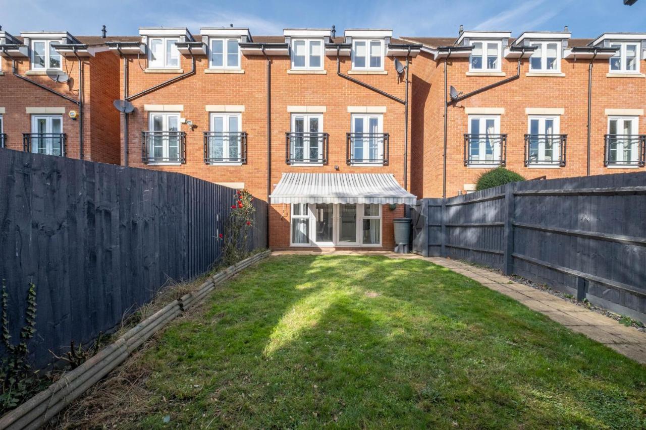Foxherne 5Bdr 3Ba Serviced House With Parking - Slough By 360Stays Eksteriør bilde