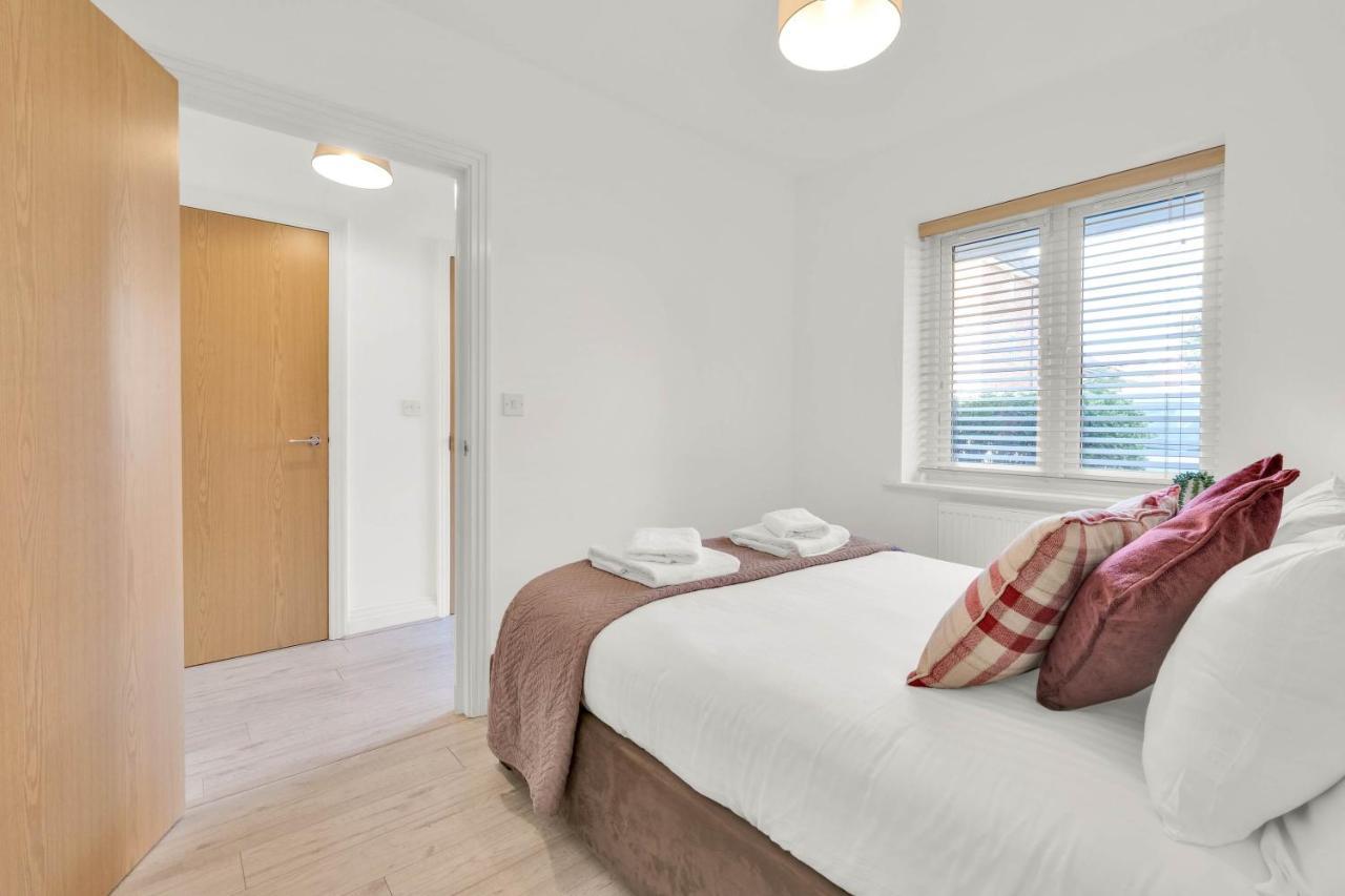 Foxherne 5Bdr 3Ba Serviced House With Parking - Slough By 360Stays Eksteriør bilde