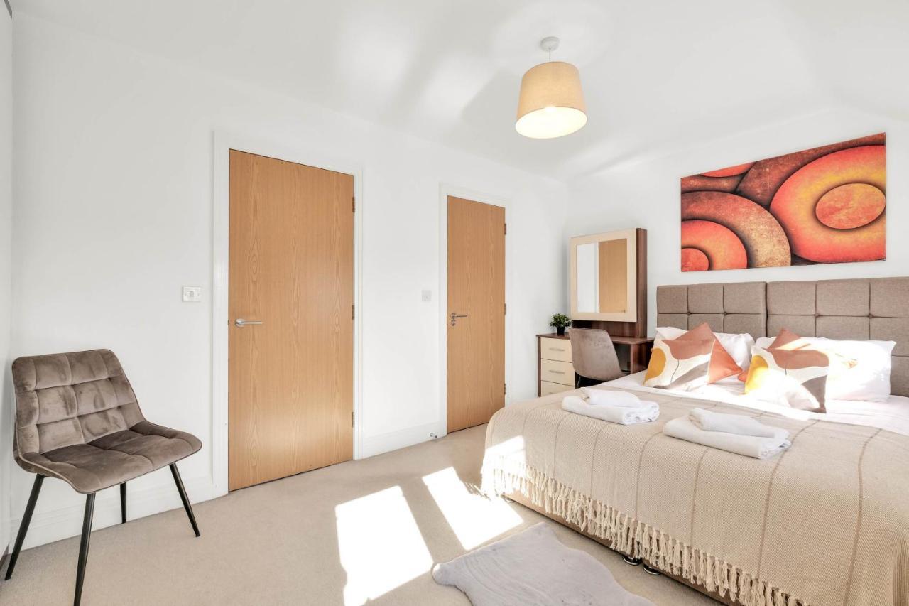 Foxherne 5Bdr 3Ba Serviced House With Parking - Slough By 360Stays Eksteriør bilde