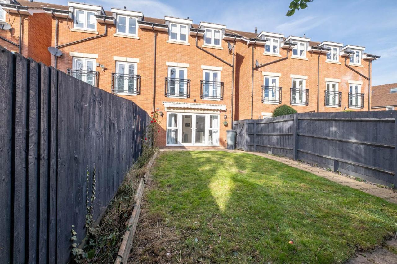 Foxherne 5Bdr 3Ba Serviced House With Parking - Slough By 360Stays Eksteriør bilde