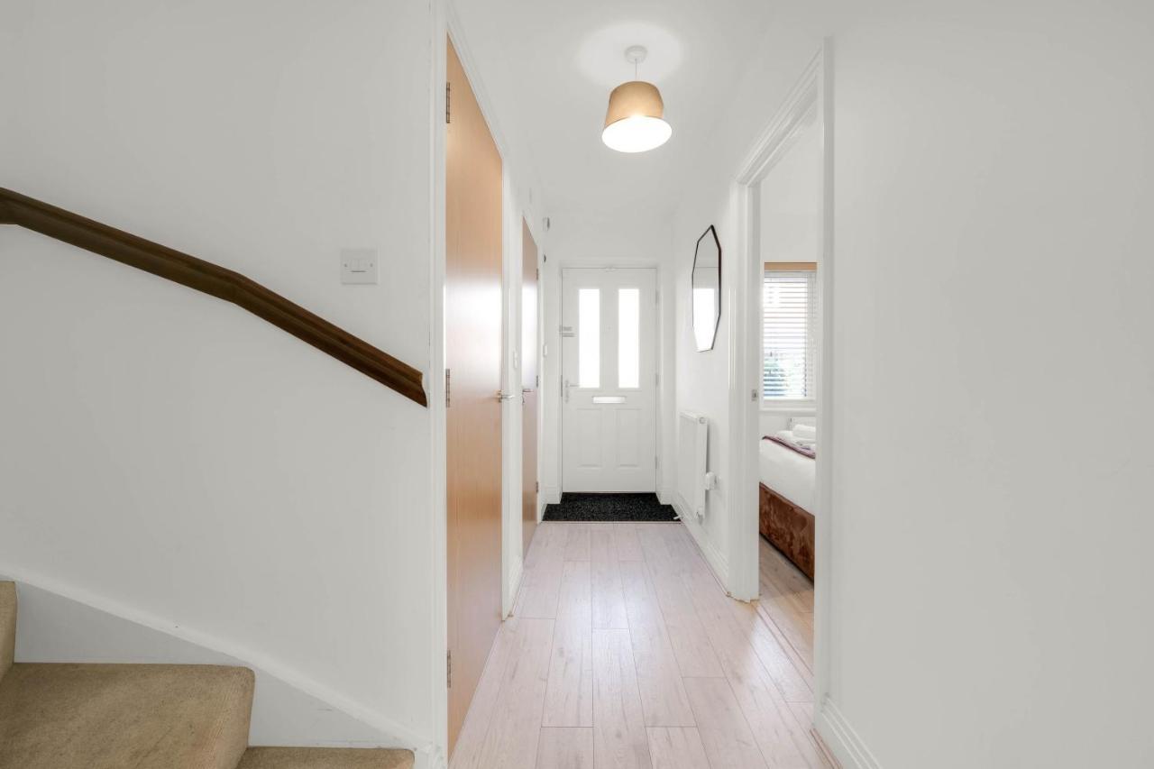 Foxherne 5Bdr 3Ba Serviced House With Parking - Slough By 360Stays Eksteriør bilde