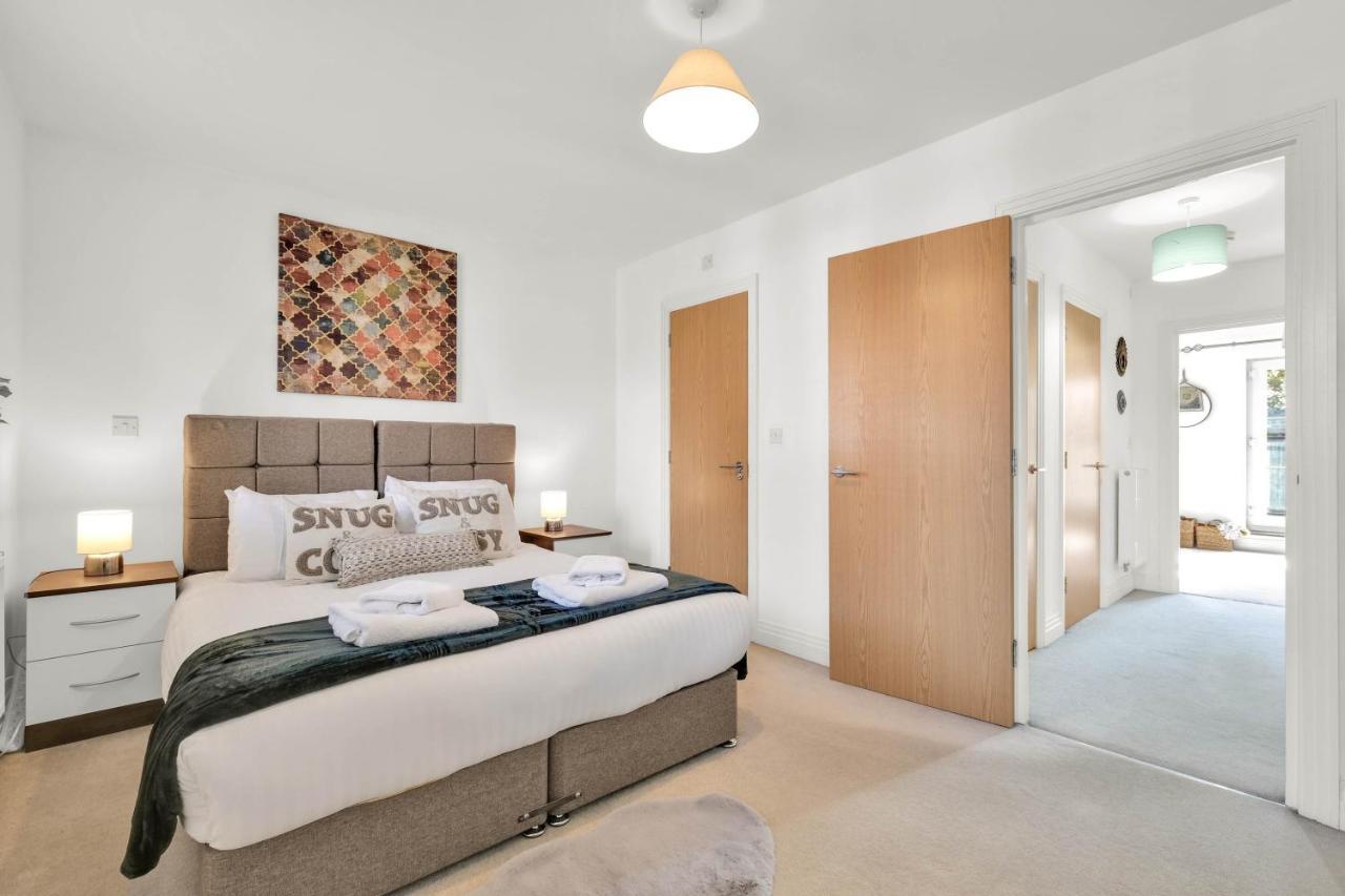 Foxherne 5Bdr 3Ba Serviced House With Parking - Slough By 360Stays Eksteriør bilde