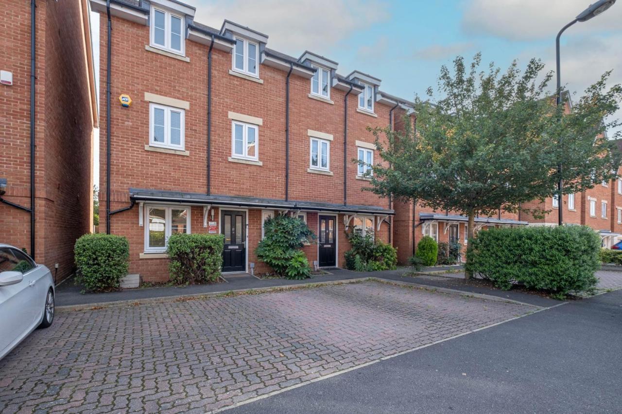 Foxherne 5Bdr 3Ba Serviced House With Parking - Slough By 360Stays Eksteriør bilde