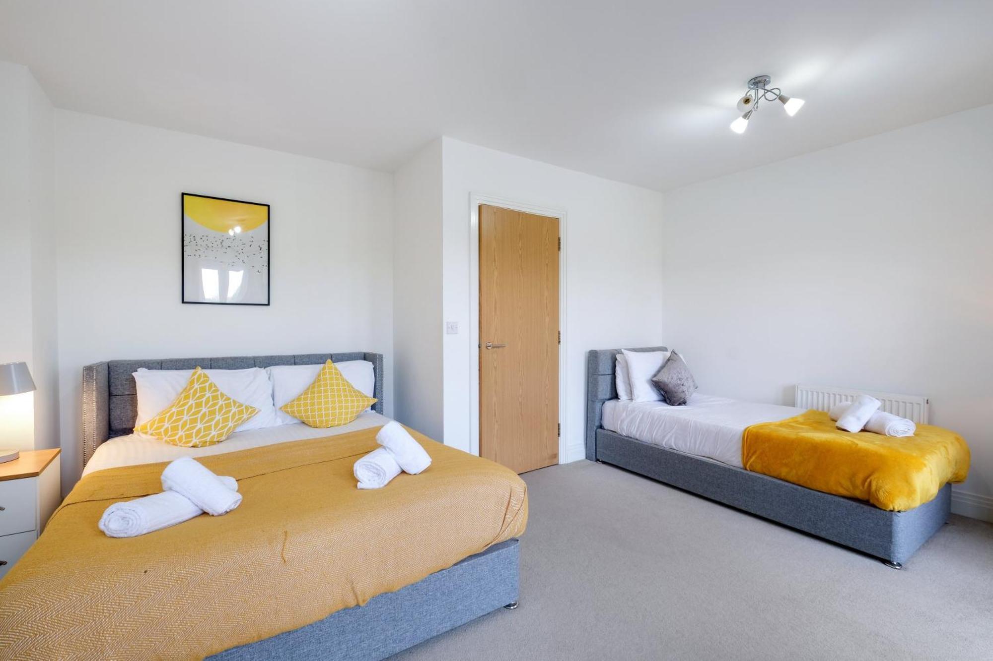 Foxherne 5Bdr 3Ba Serviced House With Parking - Slough By 360Stays Eksteriør bilde