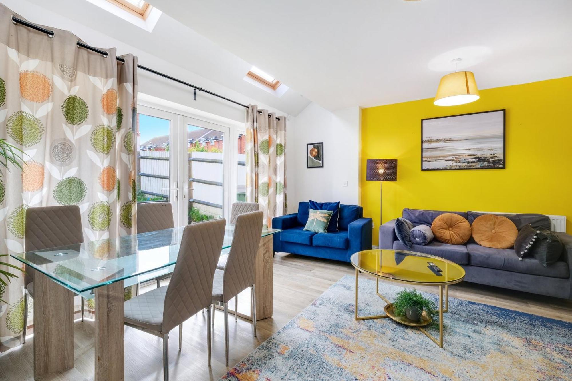 Foxherne 5Bdr 3Ba Serviced House With Parking - Slough By 360Stays Eksteriør bilde