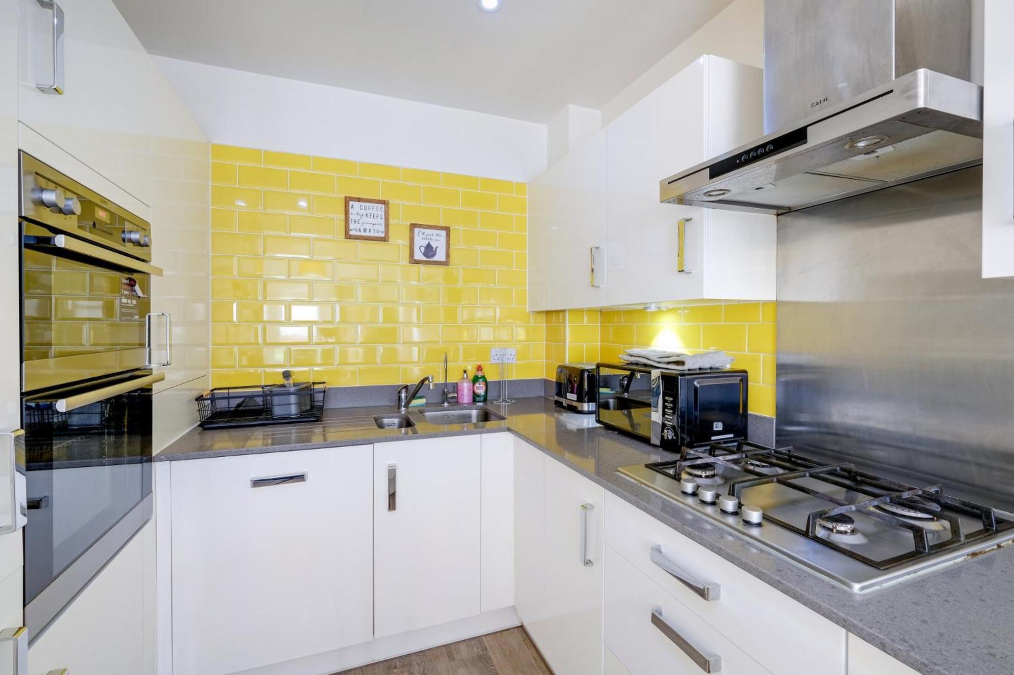 Foxherne 5Bdr 3Ba Serviced House With Parking - Slough By 360Stays Eksteriør bilde