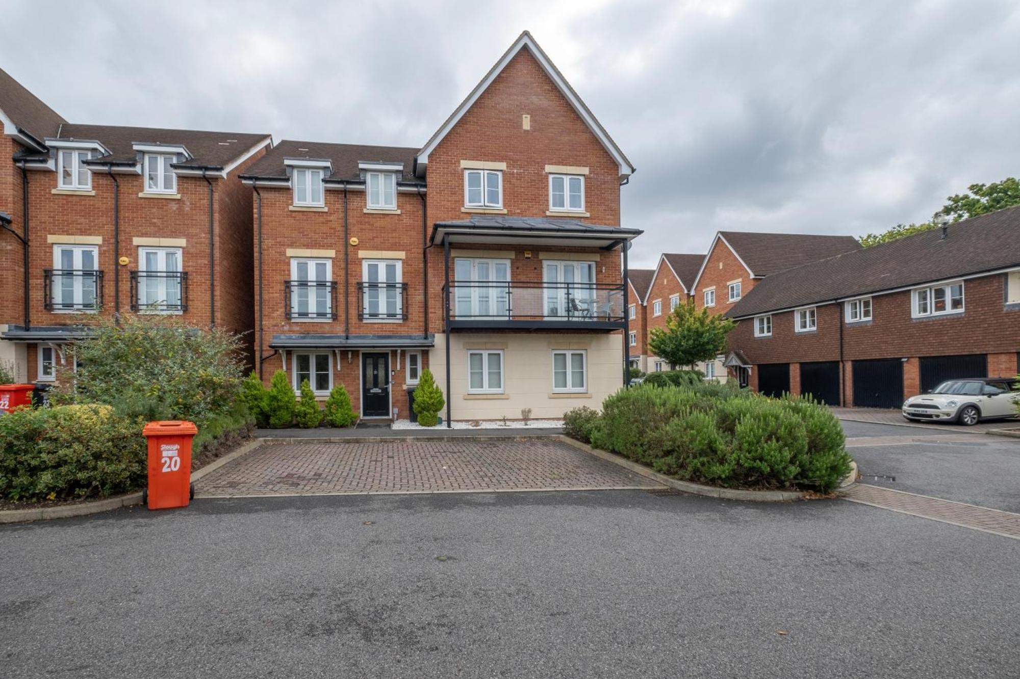 Foxherne 5Bdr 3Ba Serviced House With Parking - Slough By 360Stays Eksteriør bilde