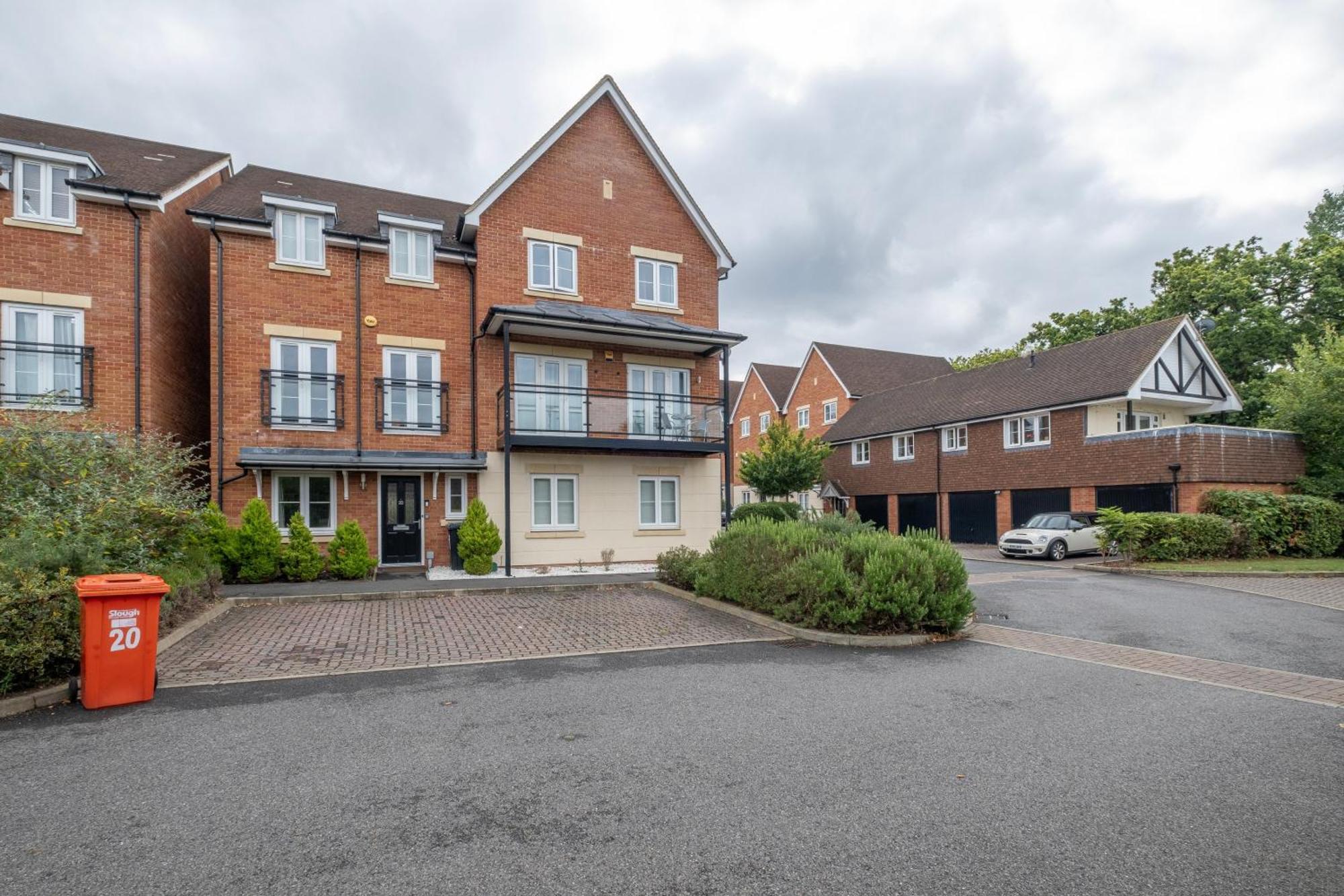 Foxherne 5Bdr 3Ba Serviced House With Parking - Slough By 360Stays Eksteriør bilde